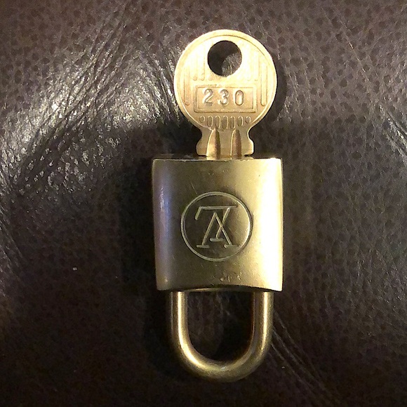 Vintage LV Louis Vuitton Padlock Lock & Key 230 - Picture 4 of 15